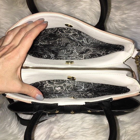 ❤️ SOLD !!!! ❤️  Betsey Johnson Bow - Picture 4 of 8